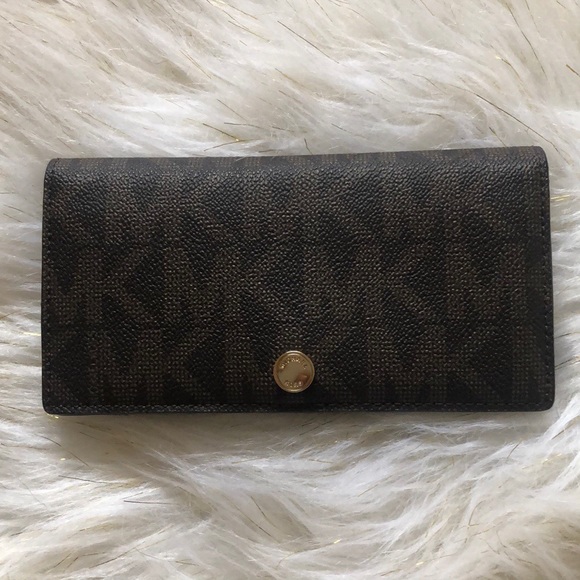 Michael Kors Handbags - ⚡️Sale 🌸Micheal Kors🌸 Wallet
